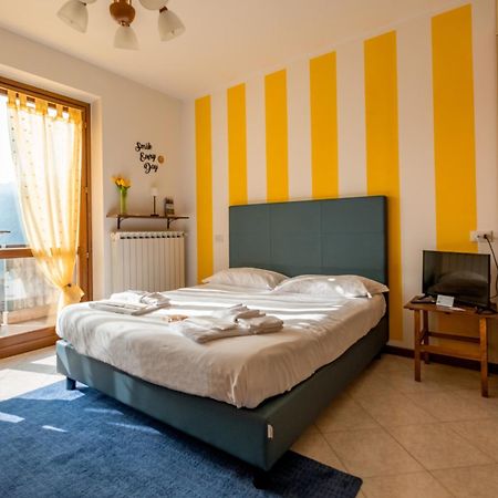 Happy Guest Apartments - Lake Panorama & Pool Riva di Solto Extérieur photo