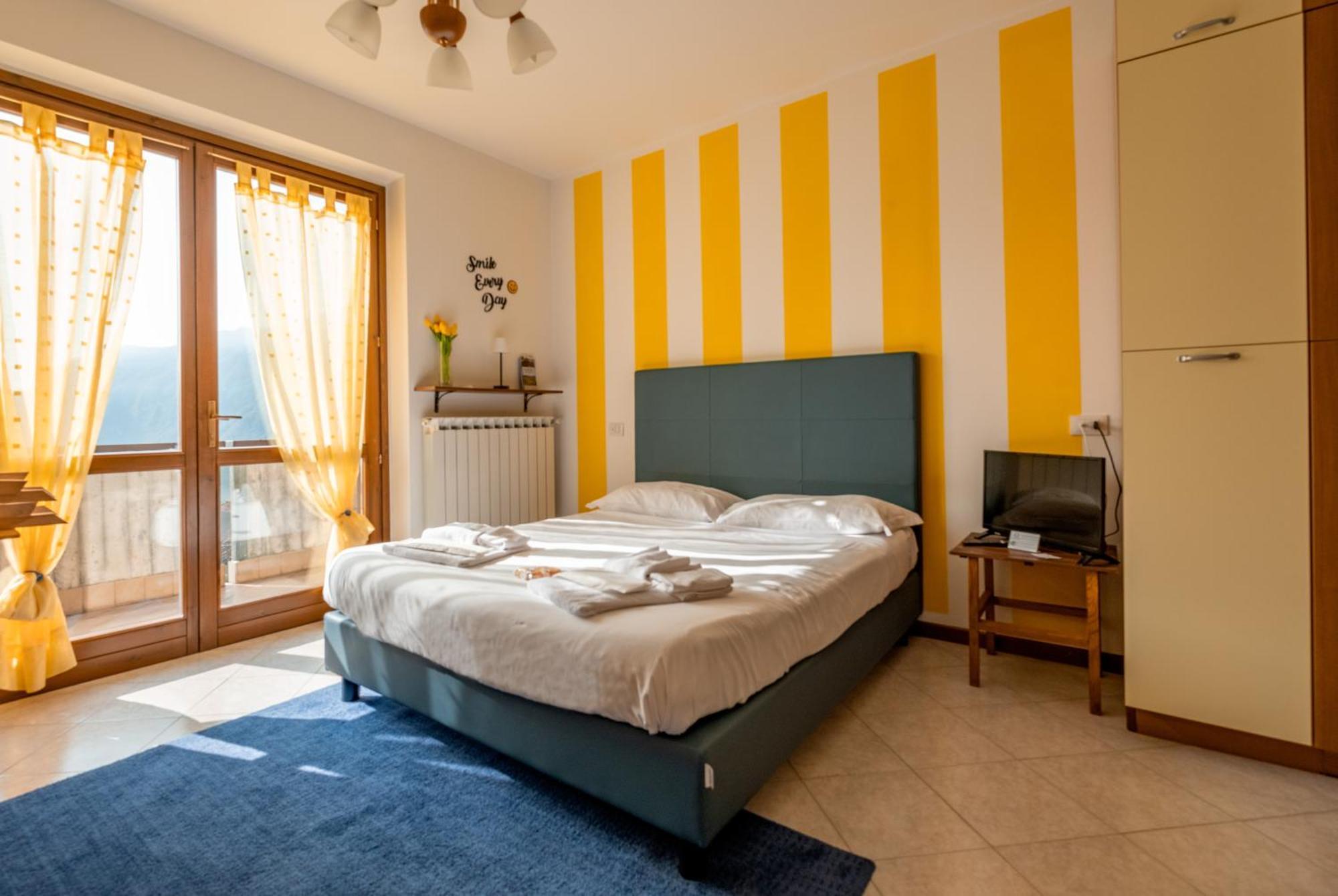 Happy Guest Apartments - Lake Panorama & Pool Riva di Solto Extérieur photo